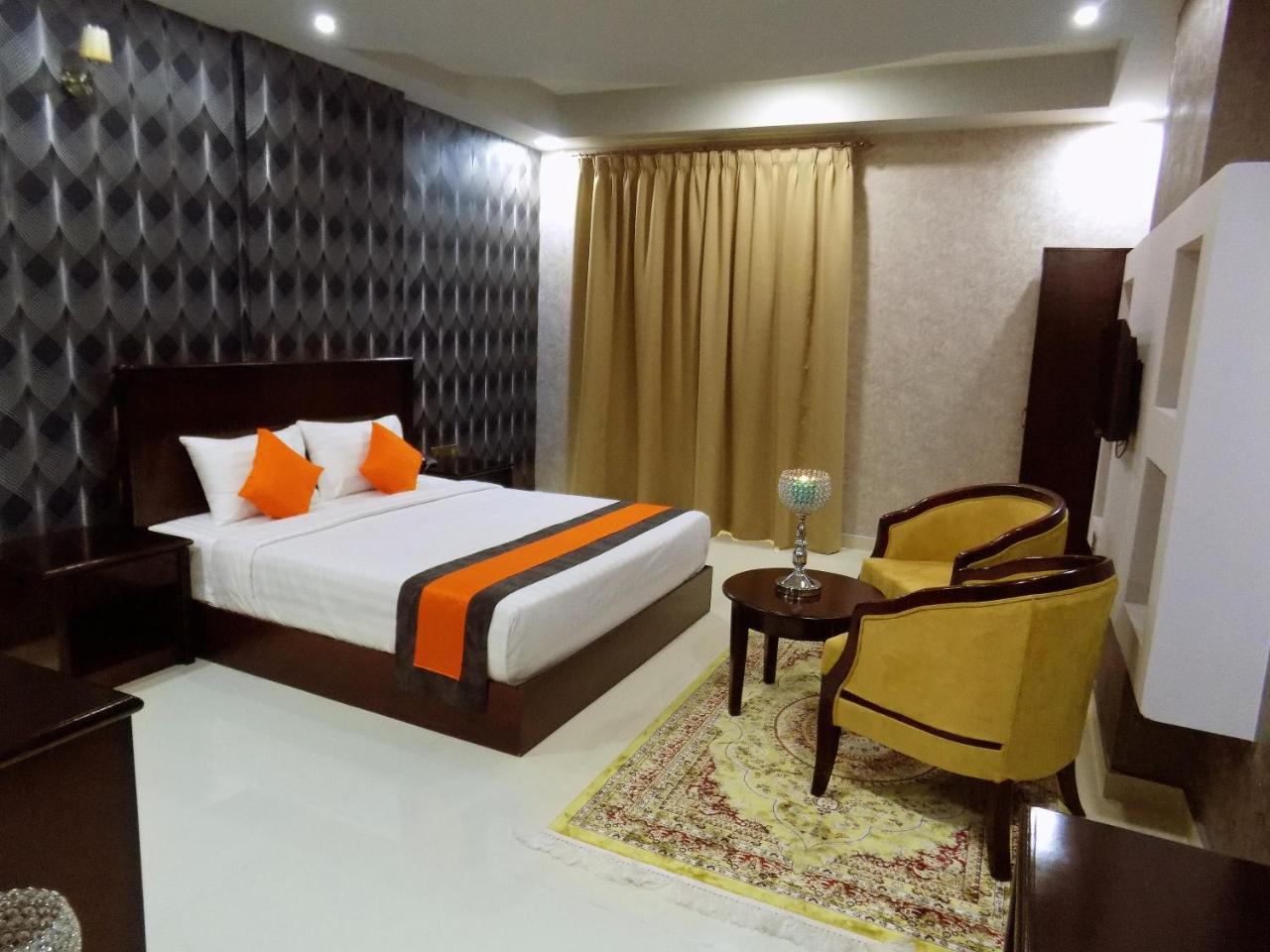 Venus Hotel Muskat Bagian luar foto